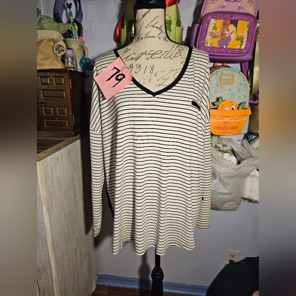 Retro-ology Blouse NWT Black And White Size Xlarge